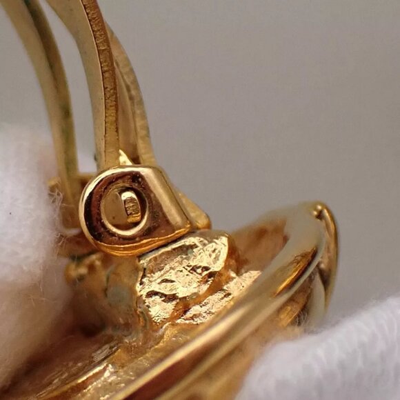 CHANEL Logo Imitation Pearl Button Earrings 23 Clip-On Gold Vintage - Picture 5 of 10